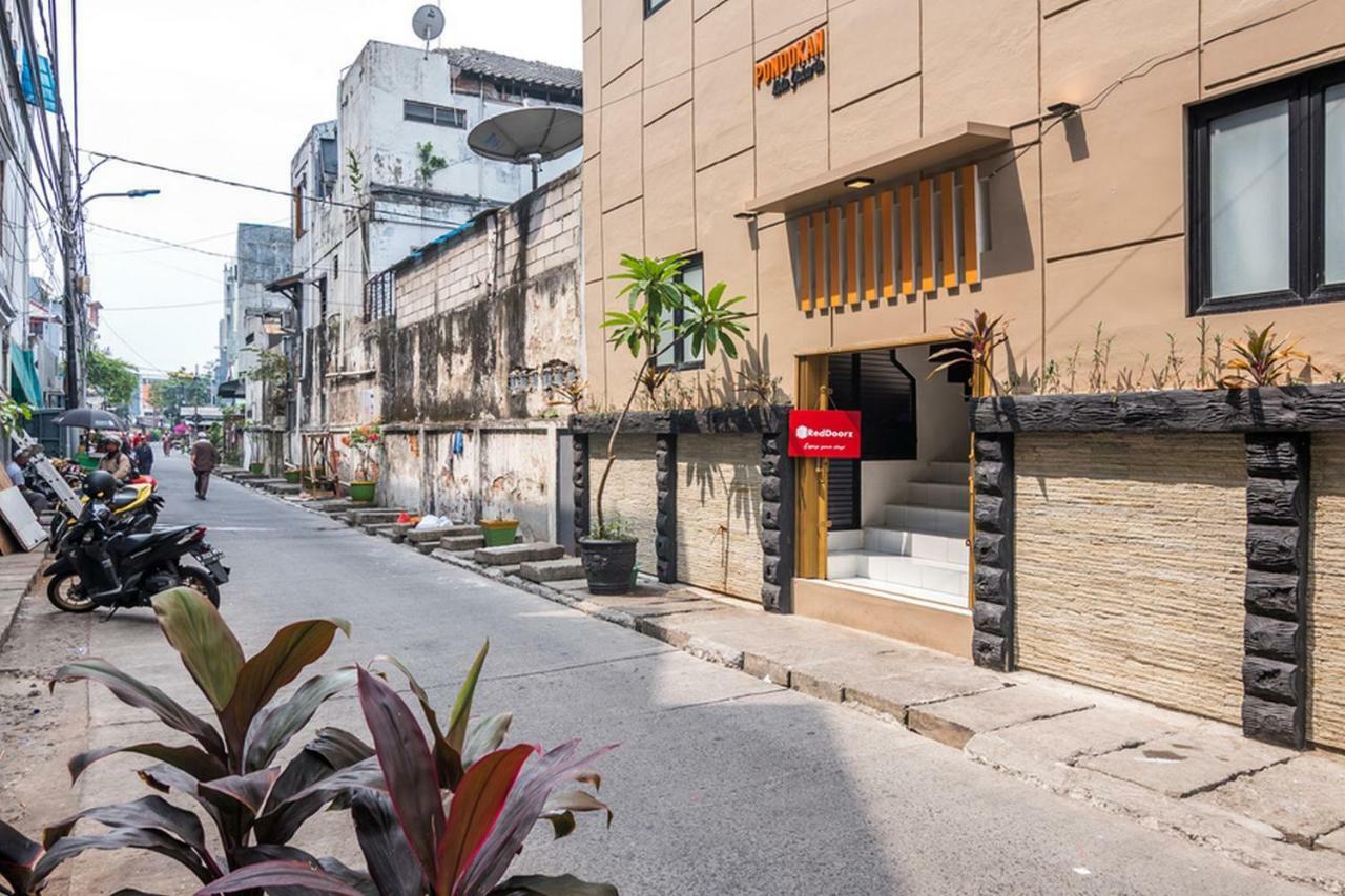 Reddoorz Plus Near Hayam Wuruk 2 Джакарта Экстерьер фото